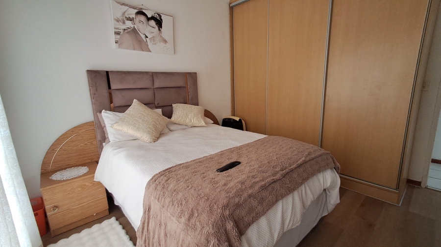 3 Bedroom Property for Sale in Louwville Western Cape